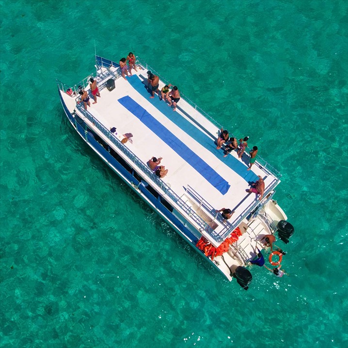 Fragata Catamarán Tour a Isla Mujeres